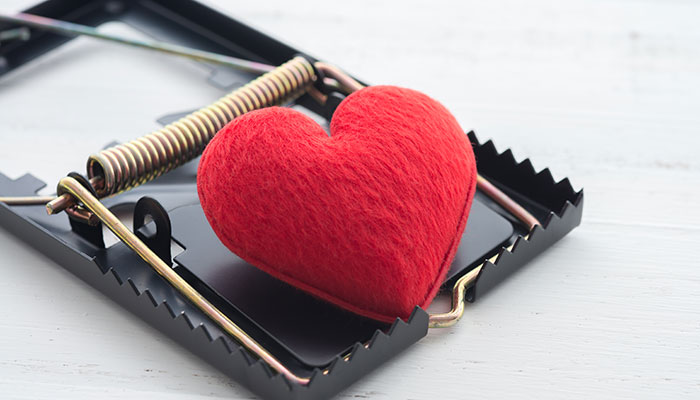 Signs of an online "sweetheart scam"